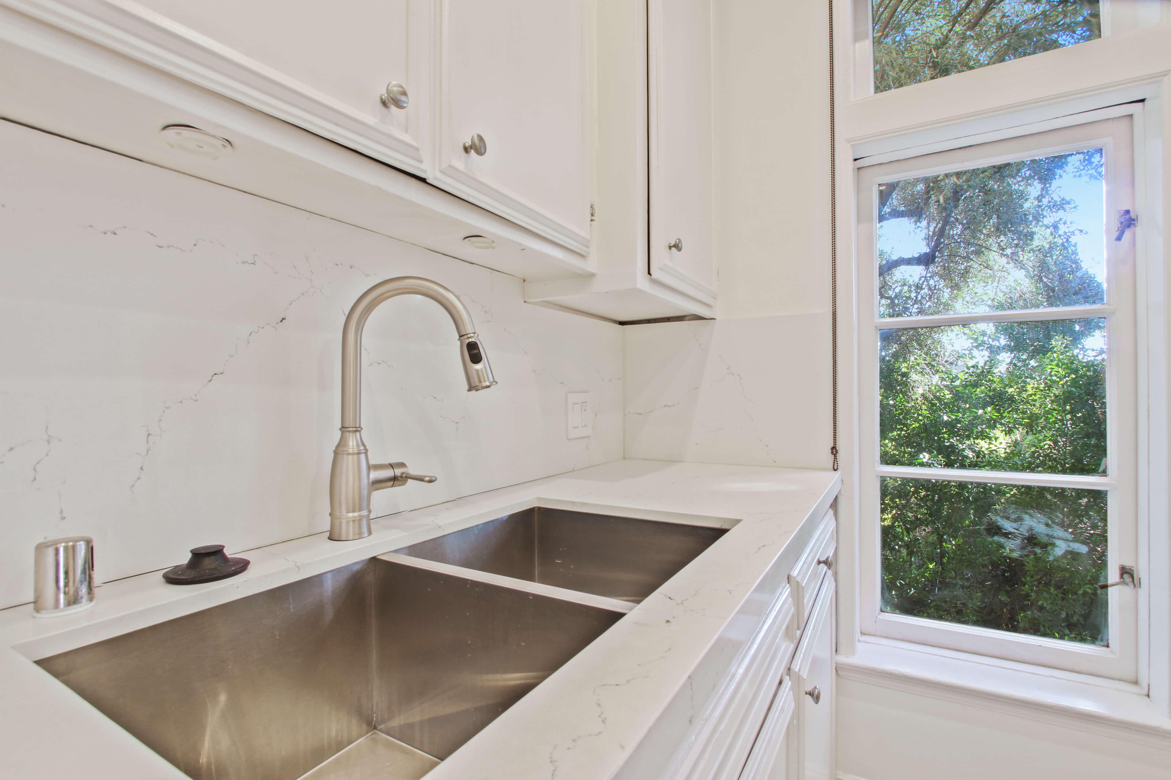 Savoy Plaza Apartments in West Hollywood