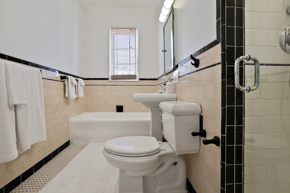 Savoy Plaza Apartments in West Hollywood